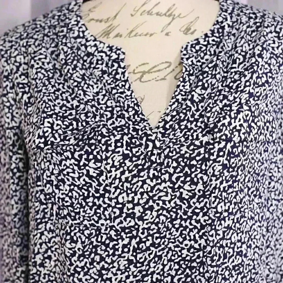 Lila Rose Size M Blue/white leopard print /geometric print blouse - Picture 5 of 14